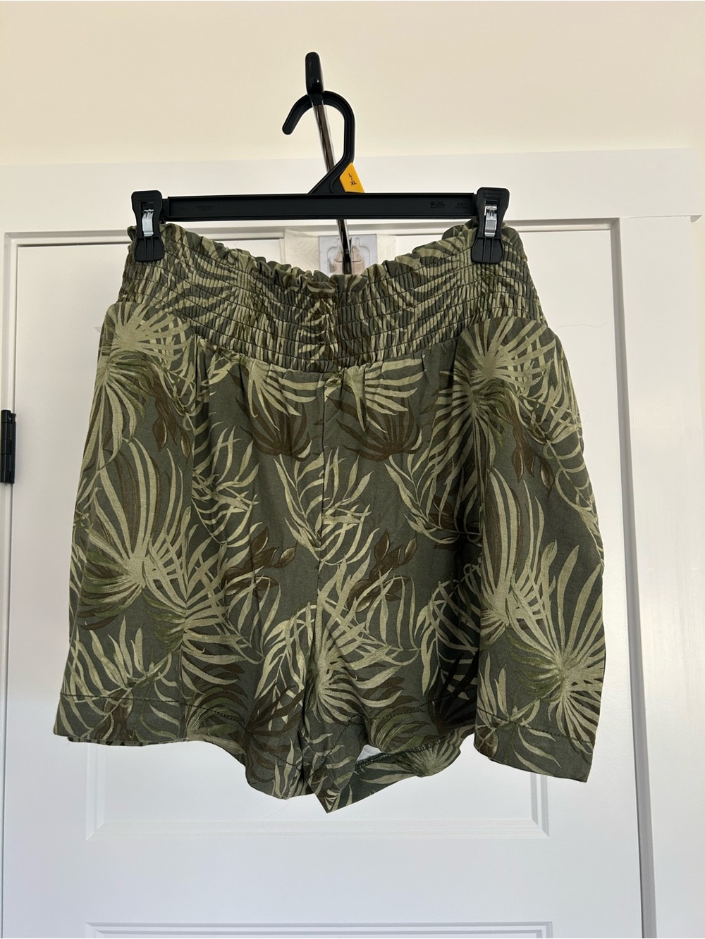 Time and Tru Olive Green Tropical Print High-Waist Shorts